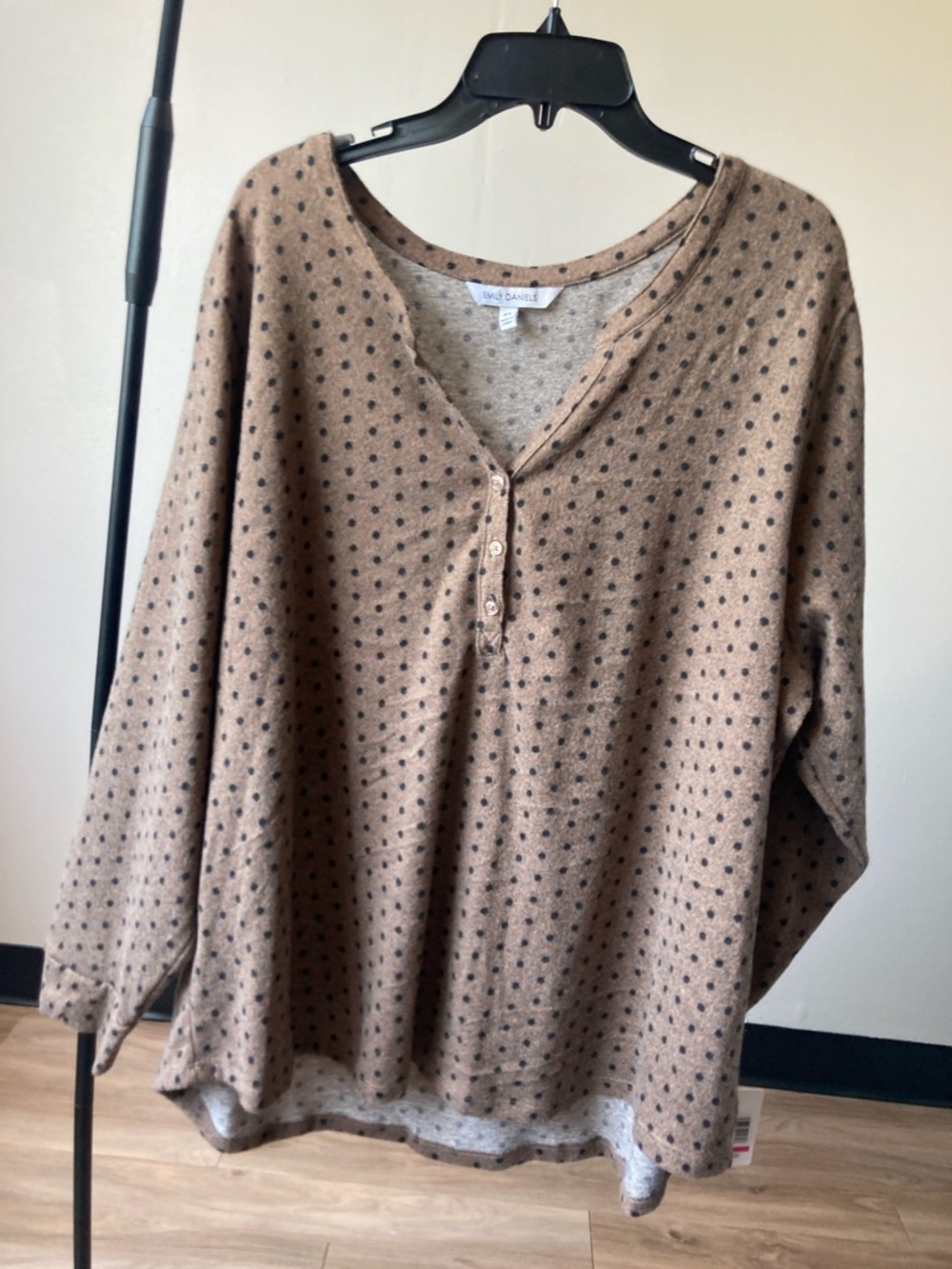 Emily Daniels polka dot print knit top Henley long sleeve top 3X